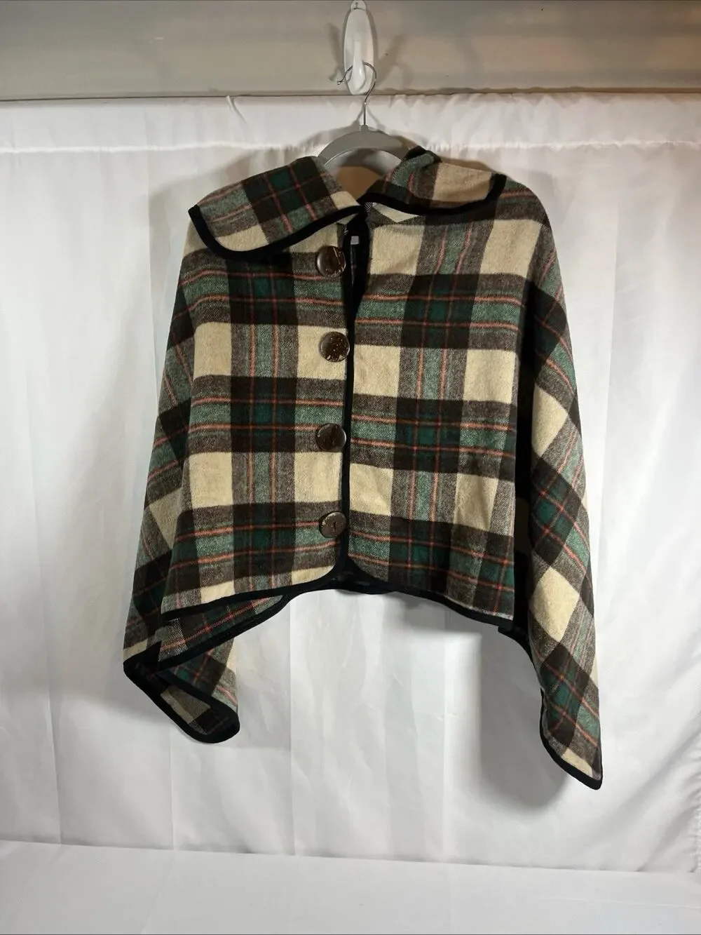 Vintage Classic Plaid Wood Button Tartan Equestrian Preppy Shawl Cape Overcoat